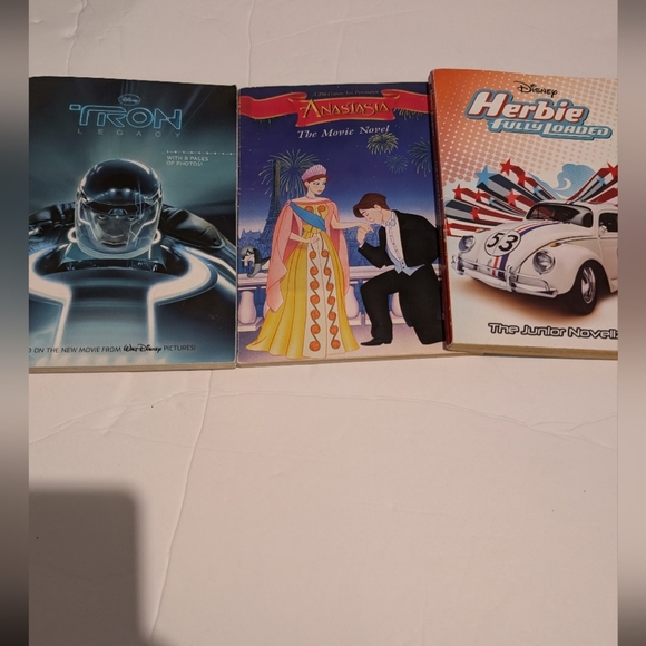 Disney book bundle - Picture 1 of 9